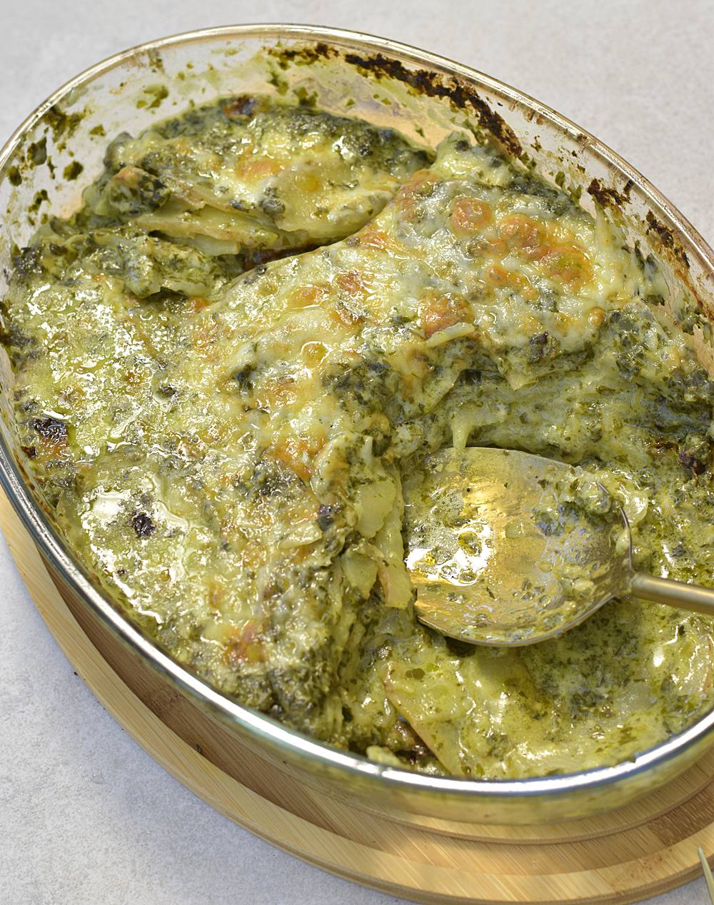 גראטן תפוחי אדמה עם שמנת ותרד גראטן תפוחי אדמה עם שמנת ותרד