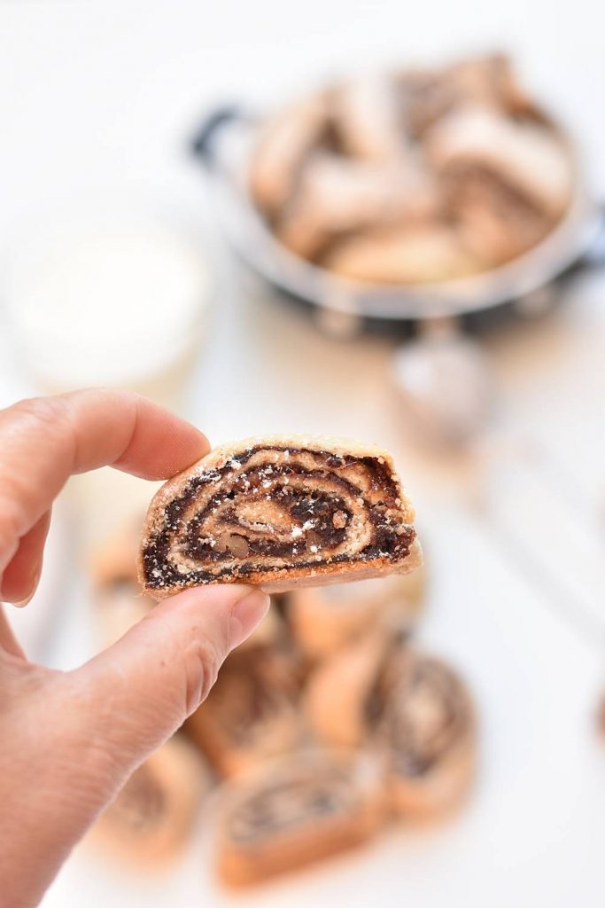 עוגיות תמרים ופקאנים מגולגלות הכי טעימות בעולם