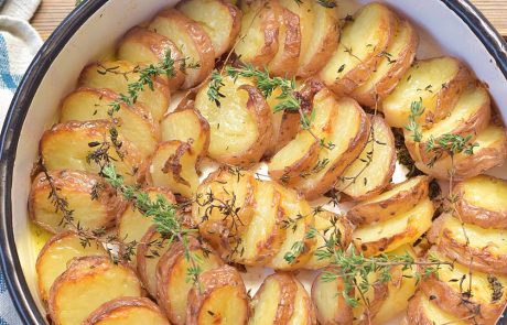 תפוחי אדמה בתנור – התוספת הכי קלה וטעימה