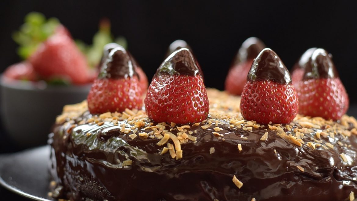 עוגת שוקולד ותותים חלומית