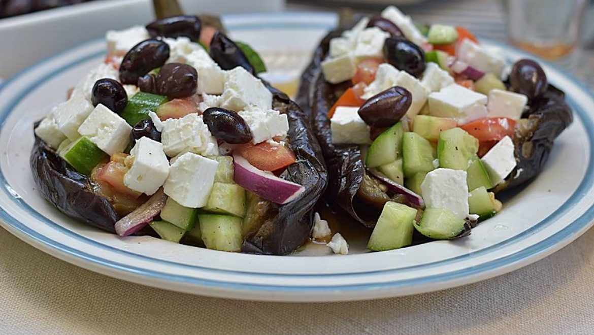 ארוחה יוונית ביתית מושלמת